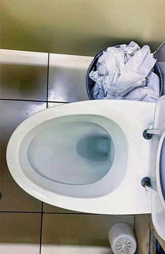 https://blockeddrainsjoondanna.com.au/uploads/2025/07/blocked-toilet-31722.jpg