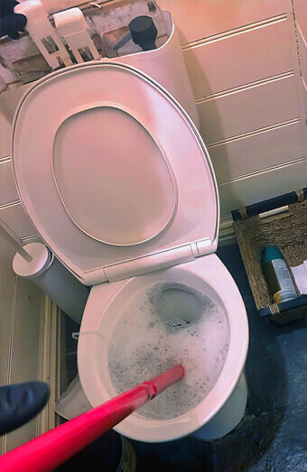 https://blockeddrainsjoondanna.com.au/uploads/2025/07/blocked-toilet-74011.jpg